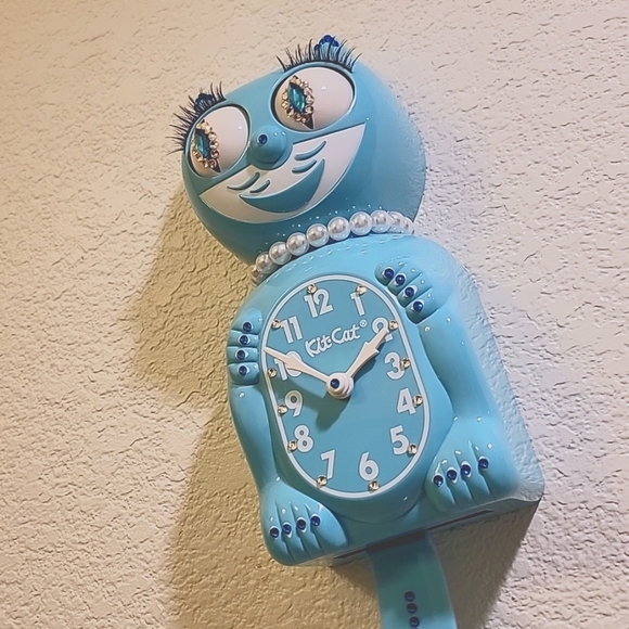 Jeweled Vibrant Blue Turquoise Lady Kit Kat Cat Klock Clock - Picture 6 of 6